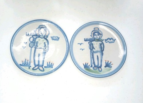 Zwei Vintage M.A. Hadley handbemalt Bauernfrau 6" Teller/Untertassen  - Bild 1 von 10