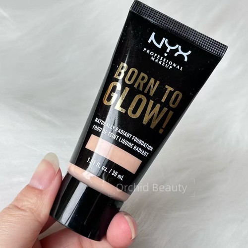 New Sealed NYX Naturally Radiant Foundation~Light~Full size 30ml/1 OZ - Picture 1 of 6