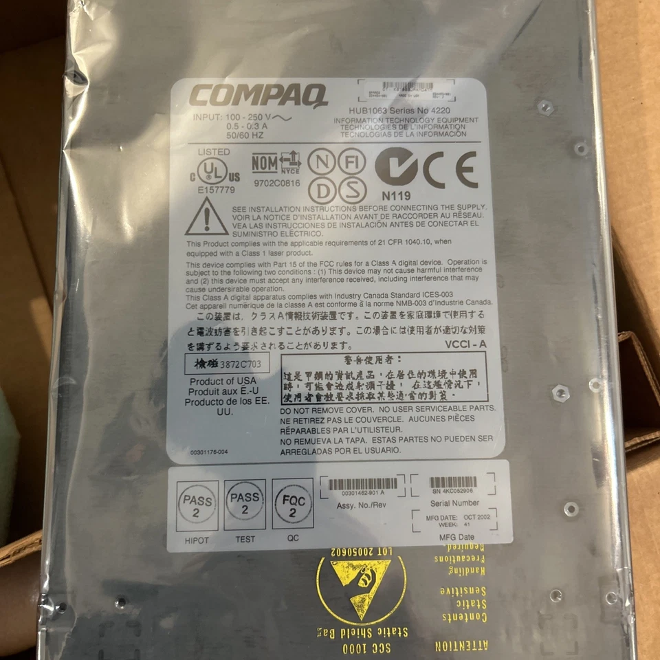 Concentrador de red de fibra con cable externo de 7 puertos Compaq HUB1063 Series 4220 Foto 4 de 4