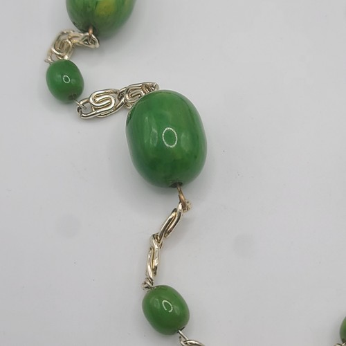 Vintage Bakelite Necklace Green Spinach Beaded 30" - Picture 5 of 10