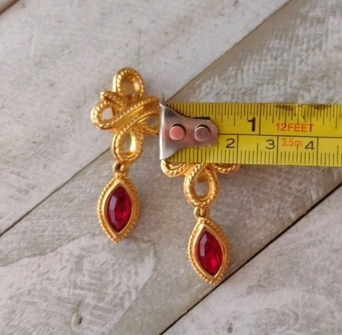 Swarovski Swan Signed Crystal Red Marquise Rhinestone Goldtone Clip On Earrings - Picture 7 of 7