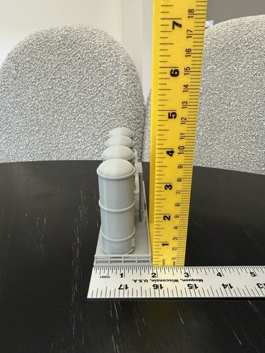 Fuel Tank Silos - HO Scale - 1:87 Gauge - Built And Ready, No Assembly Required - Picture 5 of 5