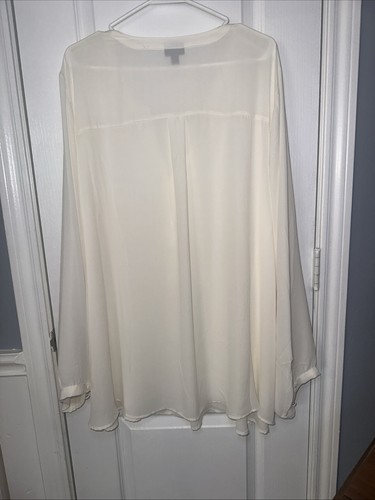 Torrid Plus Size Sheer Top With 3 Buttons Size 5 - Picture 7 of 10