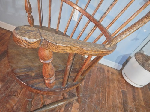 Antique Sack Back Windsor Arm Chair - Picture 4 of 17
