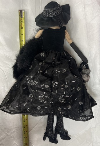 Vintage Carmen Manago Audrey schwarzes Outfit 2001 23 Zoll Regal Sitter signiert Puppenanhänger - Bild 12 von 12