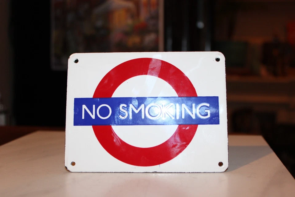 Letrero esmaltado vintage Garnier London Underground “No Smoking” Foto 2 de 4