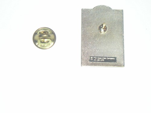 New Coca-Cola U.S.A. Volleyball Coke Olympic Sponsor Lapel Pin 36 USC 380 - Picture 2 of 2