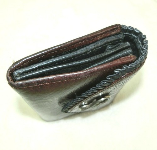 Billetera de Cuero Brighton Marrón Cocodrilo Gator Reptile Negro Borde Volante Corazón - Imagen 8 de 9