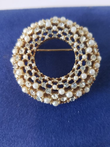 Vintage Ciner Circle Brooch Faux Pearl Rhinestones Gold Tone, Dome - Picture 8 of 11