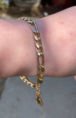 SEHR HÜBSCHES 7 & 1/2 ZOLL 9 KT GOLD KETTENARMBAND MIT GITARRENANHÄNGER. GEPUNZT. - Bild 4 von 14