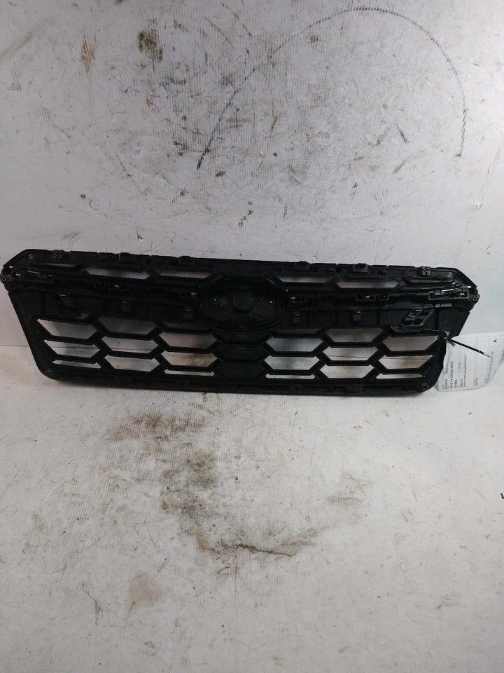 Used Front Center Upper Grille fits: 2018 Subaru Xv crosstrek center upper satin Foto 2 de 4