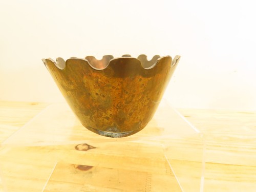 Vintage Solid Brass Catchepot with Scallop Edge Detailing Pot - Picture 5 of 8