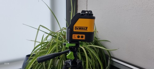 DeWALT DW088K - XJ Kreuzlinien-Laser mit Stativ und drei Halterungen NEU - Picture 6 of 8