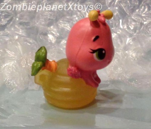 FIGURA COLECCIONABLE HATCHIMALS TEMPORADA 4 ABEJA DE ARRECIFE RADIANTE EN BARCO - Imagen 3 de 3