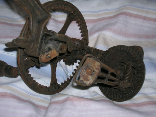 Vintage Cast Iron Apple Peeler - '78 - By The Reading Hardware Company - Picture 7 of 8