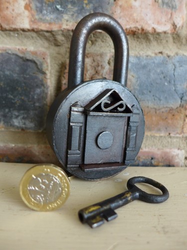 Antique Beautiful Padlock with one key working order trick to open door XY-01 - Picture 5 of 7