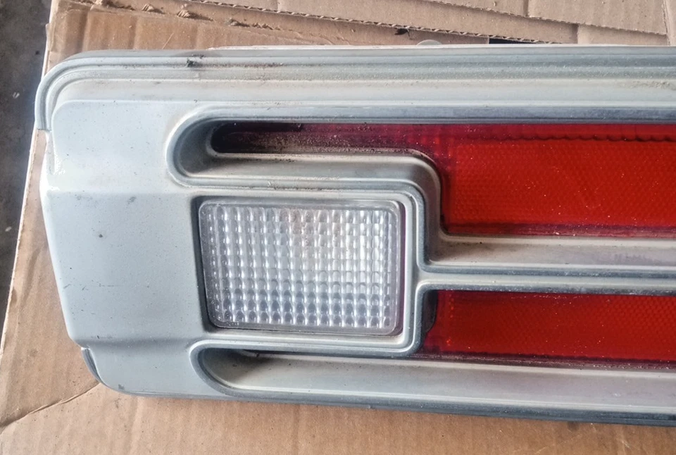 Luz trasera sedán para 74 COLT LOC-147DG Foto 2 de 4