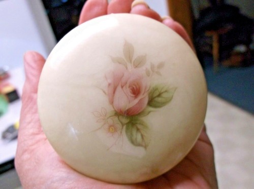 Caja baratija vintage tallada alabastro Italia acento rosa - Imagen 3 de 8