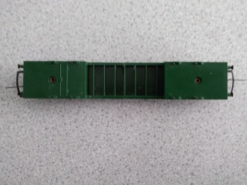 TRI-ANG TT 3mm T173 BOGIE WELL WAGON IN GREEN