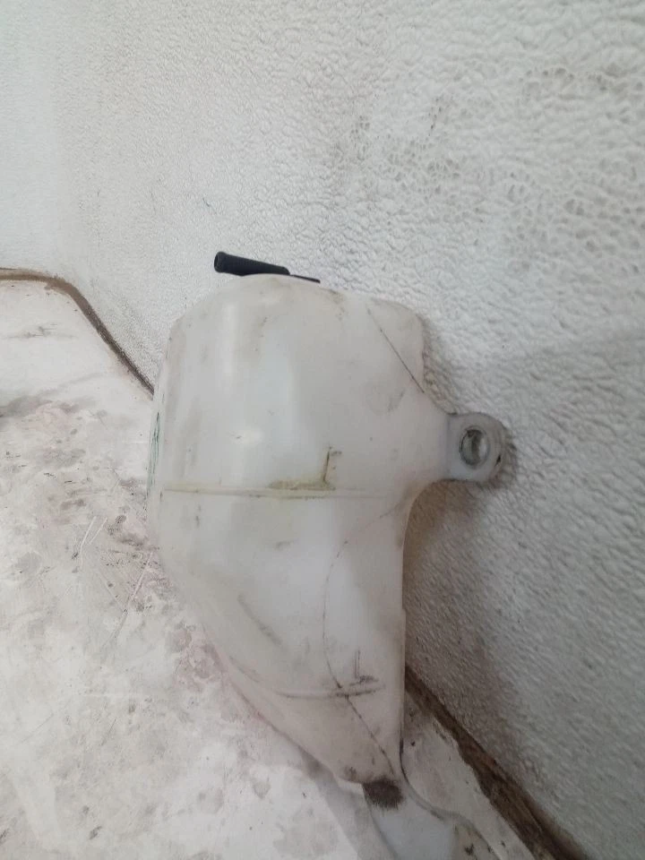 Coolant Reservoir Fits 10-23 LEXUS GX460 3962192 Foto 2 de 4