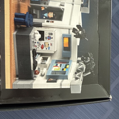 DAMAGED BOX LEGO Ideas Seinfeld 21328 Jerry's Apartment TV Show - Picture 2 of 6