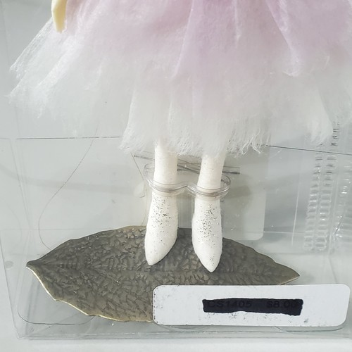 Estatuilla Tassie Design Pixie Fairy CS1405 hecha a mano blanca con lavanda - Imagen 3 de 14
