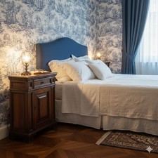 Comodino Barocco Antico Noce con Cassetto Italia XVIII Secolo Originale