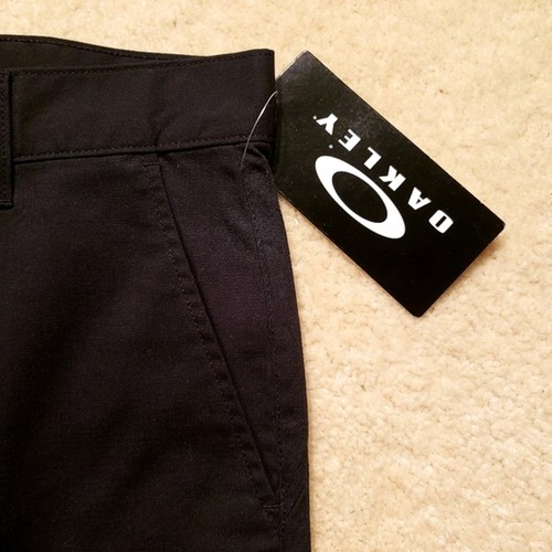 Oakley Icon Chino Blackout Shorts - Slim Fit - Sz. 32 - Black - NWT - Picture 7 of 9