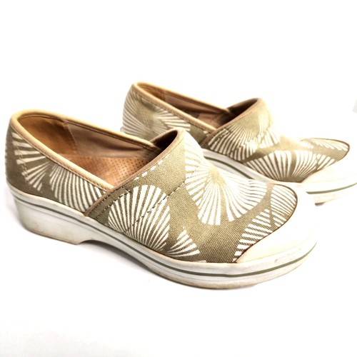 Dansko Volley Chino Vegan Tropical Print Beige White Clogs Sz 37 Slip Resistant