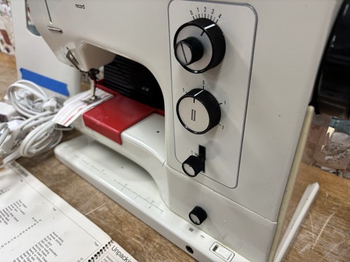 Vintage Bernina 830 Record Sewing and Quilting Machine, Professionally Serviced! - Picture 4 of 16