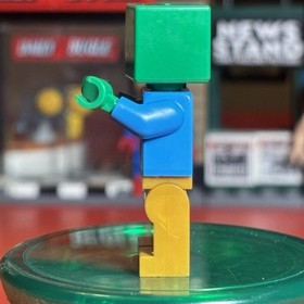 Lego Minecraft Zombie With Pearl Gold Legs From Set 21137.