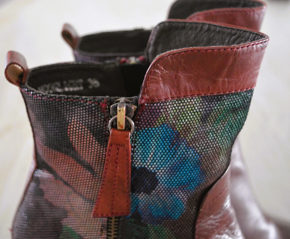 L’Artiste Moonlight Bootie 39 Botas Florales de Cuero Rojo Tacón Cómodo Paso de Primavera Foto 3 de 4