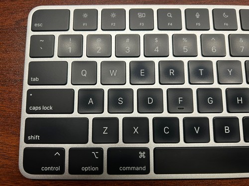 Apple Black Magic Keyboard A2520 with Touch ID and Numeric Keypad - Picture 4 of 5