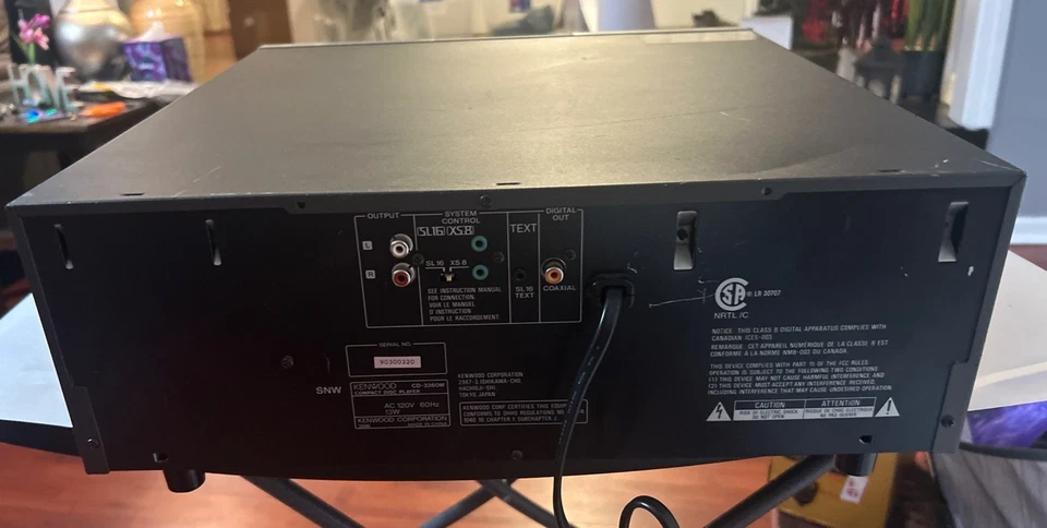 Cambiador de CD de 200 discos Kenwood CD-3260M - probado funciona muy bien - bisagra de puerta rota Foto 4 de 4