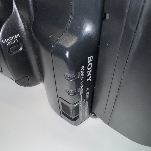 Sony Video8 Handycam CCD-TR21 Camcorder W/ OEM Sony AC Power Adapter + MORE - Picture 4 of 16