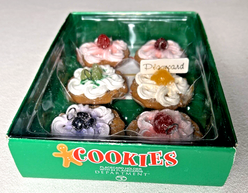 Vintage DEPARTMENT 56 COOKIES TISCHKARTENHALTER mit 6 Plätzchen & 23 Tischkarten - Bild 12 von 17
