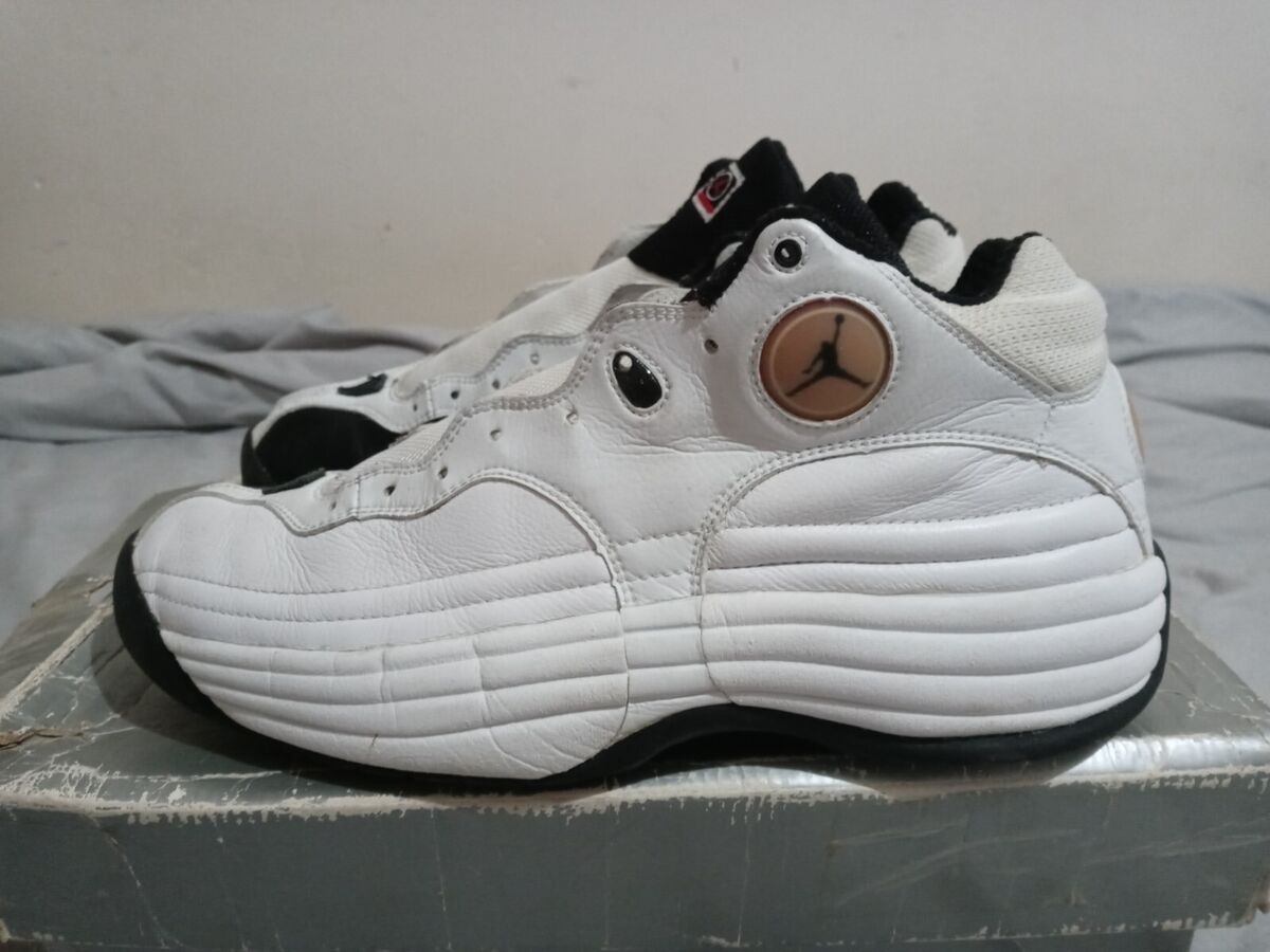 1997 sz 13 Nike Jordan Team 1 wht/blk/varsity red 136003-101 1997 sz 13 Nike Jordan Team 1 wht/blk/varsity red 136003-101
