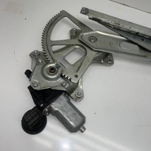 2004 2009 TOYOTA PRIUS RIGHT FRONT WINDOW REGULATOR ELECTRIC WITH MOTOR OEM+ - Picture 2 of 8