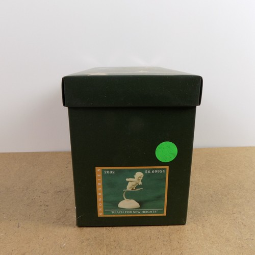 Department 56 Snowbabies Figurine Starlight Games Reach for New Heights - Bild 3 von 5