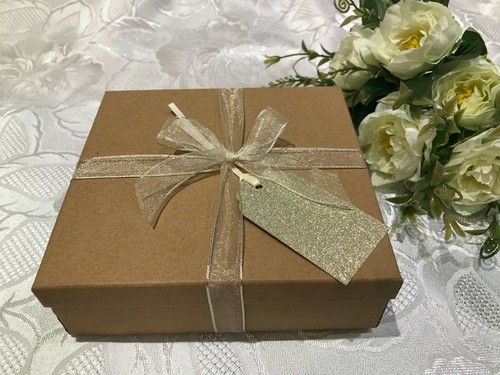 LUXURY WEDDING HORSESHOE SPARKLY GOLD & IVORY with GOLD COLOURED LOCKET - Picture 2 of 7