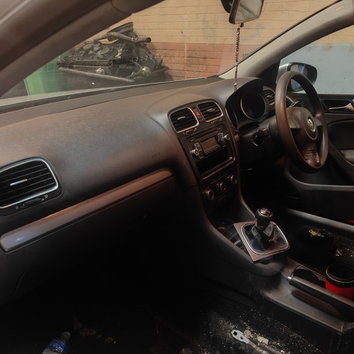 VW GOLF MK6 1.6TDI CAY BREAKING GEARBOX LHW 5SP MANUAL SILVER LA7W 2010 - Picture 4 of 6