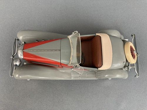 Danbury Mint 1935 Duesenberg SSJ Convertible Red/Gray 1/24 Diecast - Picture 8 of 12
