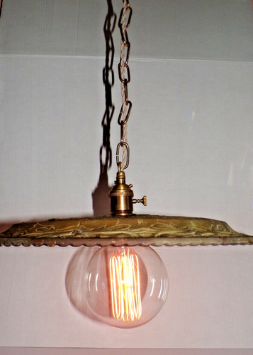 Vintage, hammered brass, England Pub scene plate, light ceiling fixture. Rewired - Picture 2 of 22