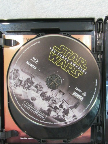 Star Wars The Force Awakens Blu-Ray + DVD + Digital HD w/ Slip Cover 3 Disc 2016 - Picture 8 of 10