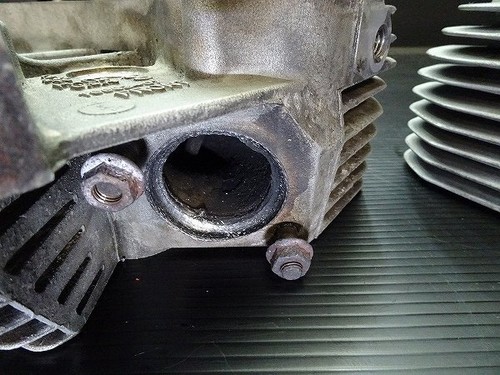 Harley Davidson Sportster Xl883L-I Genuine Cylinder Head - Picture 6 of 9