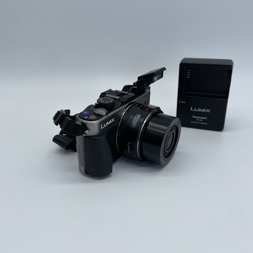 Panasonic LUMIX DMC-GX1 16.0MP Digital Camera with Charger & Battery - Picture 4 of 24