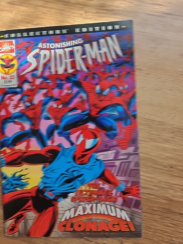 Astonishing Spiderman Bpok - Picture 2 of 3