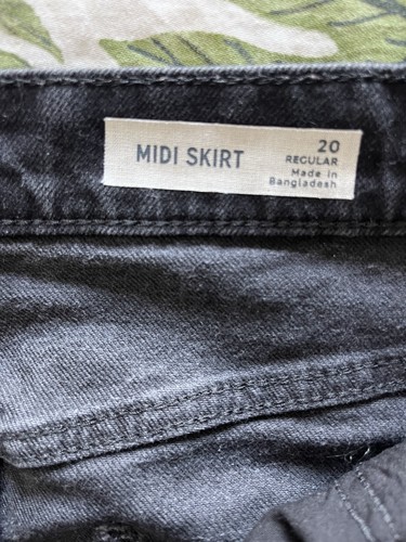Black M&S Denim Skirt Size 20 - Picture 3 of 5