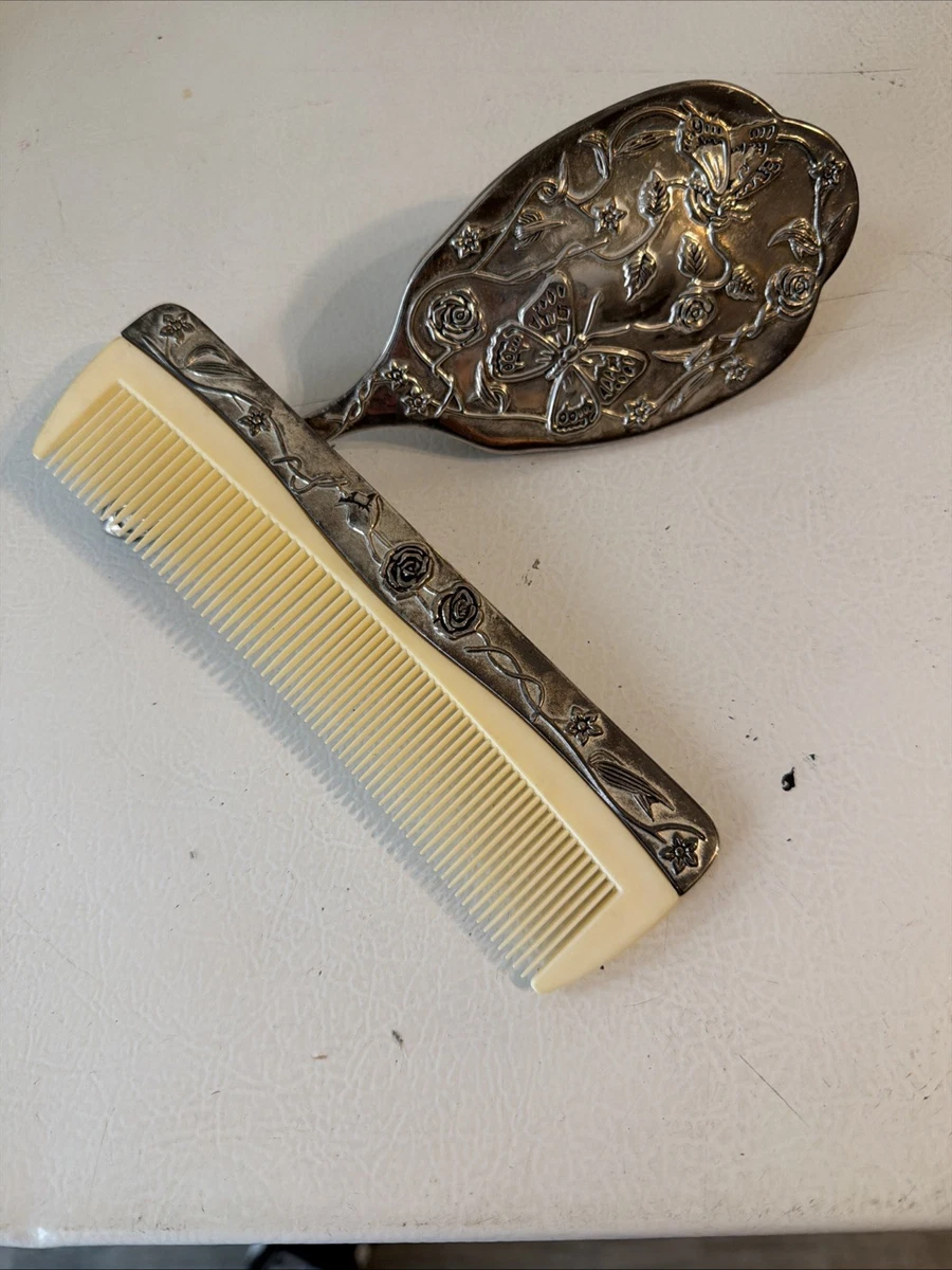 Silver Brush Comb Set In Collectible Combs & Brushes for  display picture 3