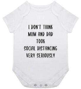 Social Distance Bebe Grow Body Cadeau Naissance Drole Blague Papa Maman Ebay